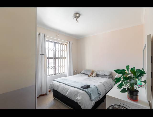 1 BEDROOM APARTMENT TO LET IN RONDEBOSCH VILLAGE